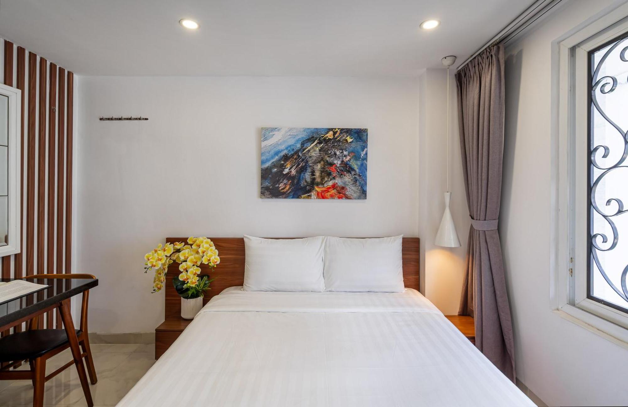 Khách sạn hẻo lánh Otis Phu Nhuan Rooftop View